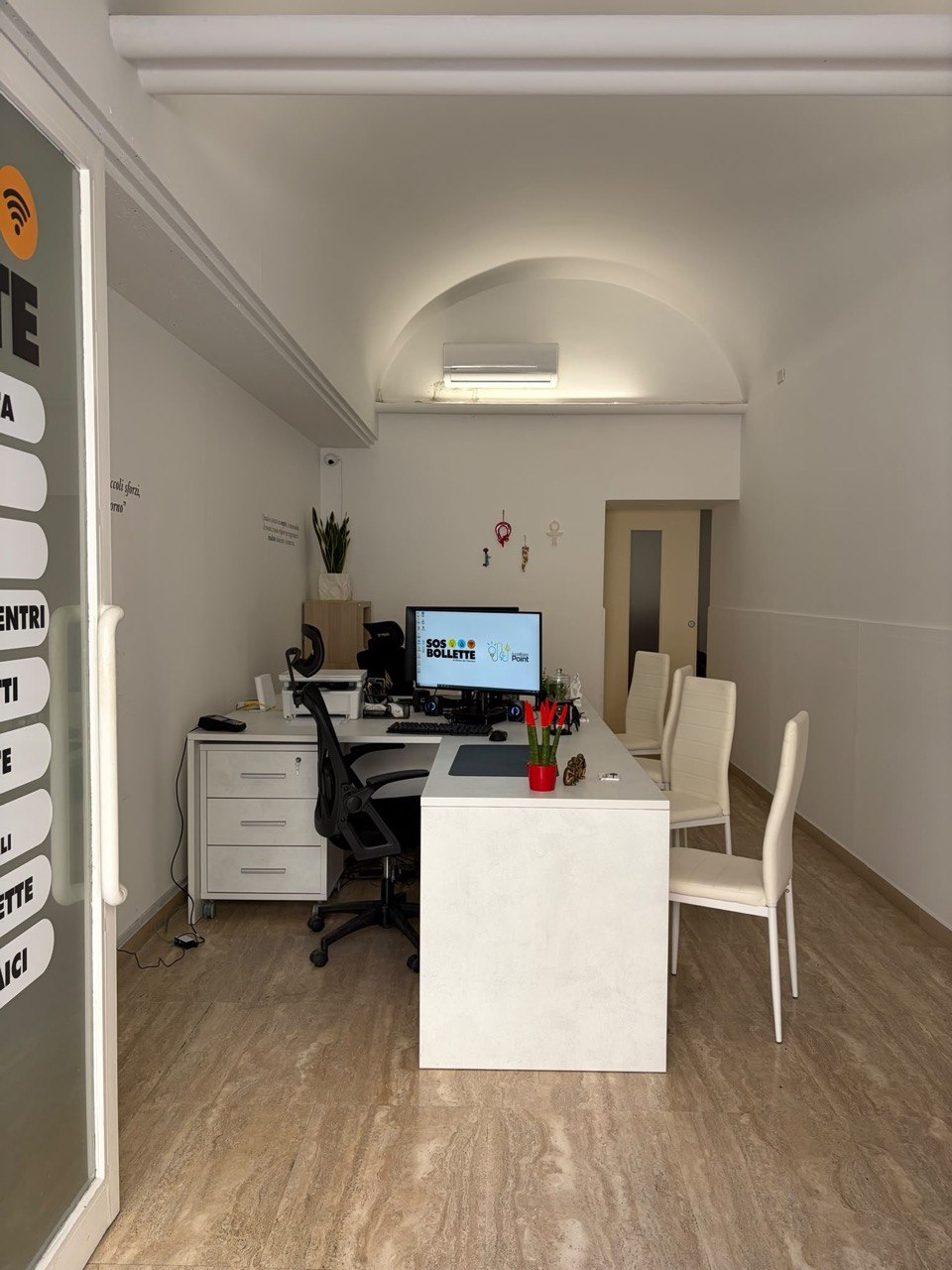 Vista completa dell'ufficio SOS Bollette